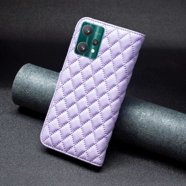 Rombuskuvioinen matta läppäkotelo Realme V25 / Realme 9 Pro - Violetti Purple