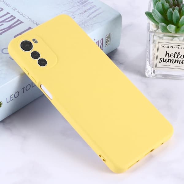 Matt Motorola Moto E32s / Motorola Moto E32 skal av flytande silikon - Gul Gul