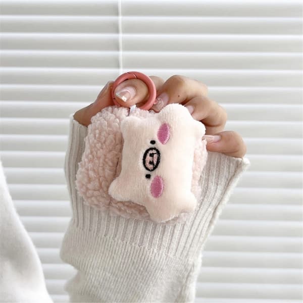 AirPods søtt, fluffy, grisete etui med spenne Pink
