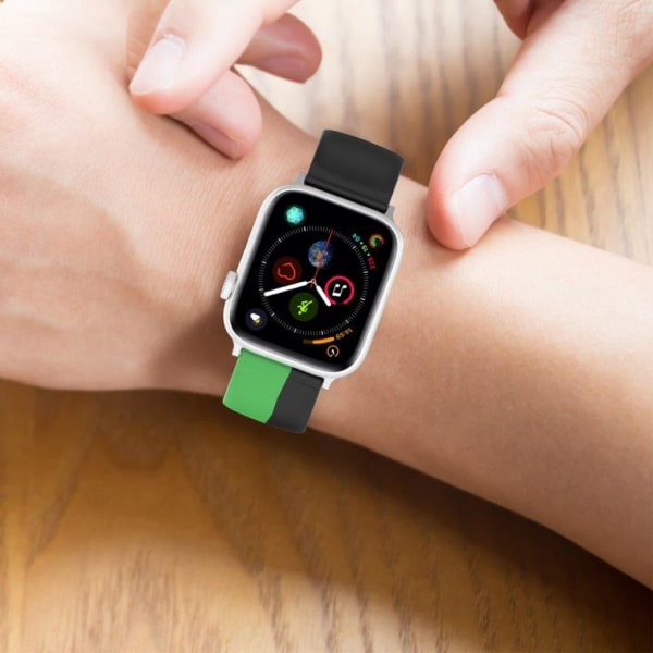 Apple Watch Series 6 / 5 44mm three color silicone watch band - Black / White / Green multifärg