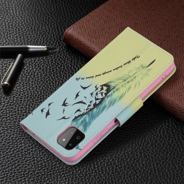 Wonderland Samsung Galaxy A22 5G Flip etui - Fjer og fugl Multicolor