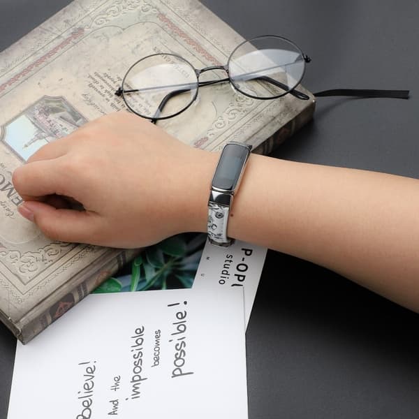 Fitbit Luxe klockarmband i äkta läder - Vit / Grå Blomma / Storlek: L Vit