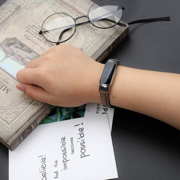 Fitbit Luxe klockarmband i äkta läder - Kaffe / Storlek: L Brun