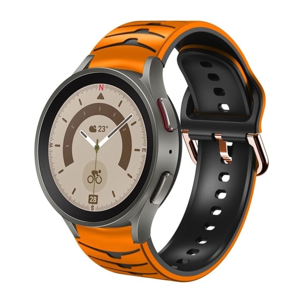 Samsung Galaxy Watch 5 / 5 Pro / 4 buet linje stil silikone urrem - Orange / Sort Orange