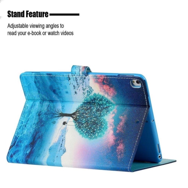 iPad 10.2 (2019) trendy mønstered læder flip etui - Hjerte-forme Multicolor
