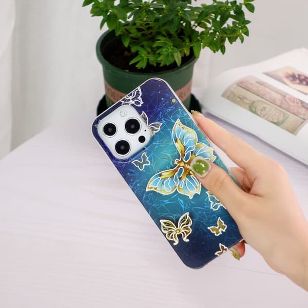 Marmormotiv iPhone 15 Pro skal - Elektropläterade Fjärilar Blå