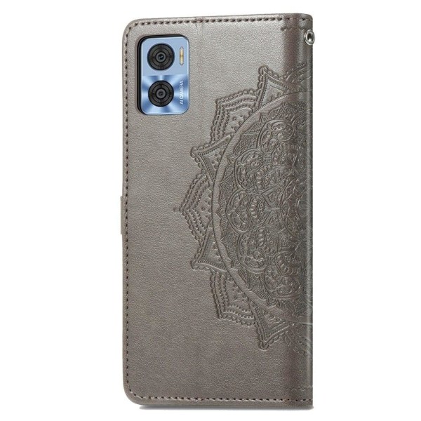 Mandala Motorola Moto E22 / E22i Flip Etui - Grå Silver grey