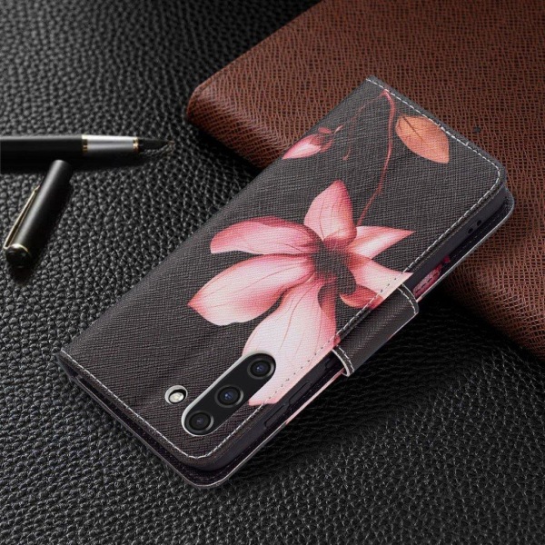 Wonderland Samsung Galaxy S21 FE Flip etui - Livlig blomst Black