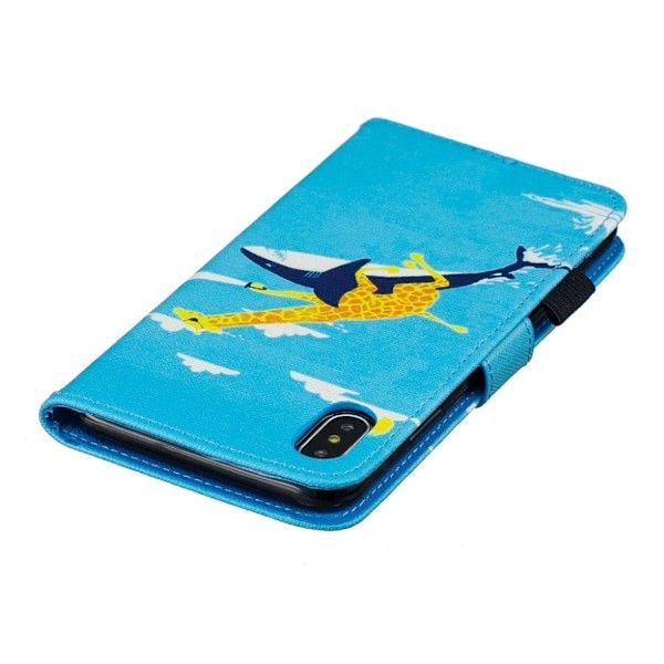 iPhone Xs Max mønstret læder flip cover - Giraf Rider På Hval Multicolor