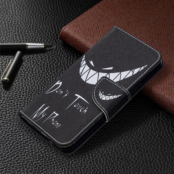 Wonderland iPhone 12 / 12 Pro Flippetui - Don''t Touch My Phone' Black