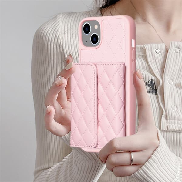 Snyggt och mångsidigt iPhone 14 Plus fodral med plånbok och rombmönster Rosa