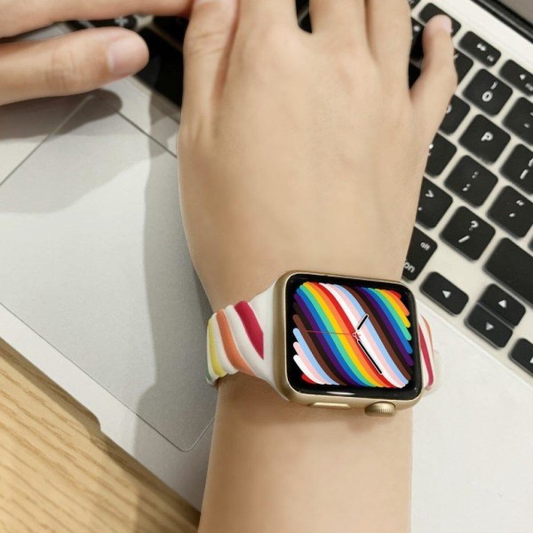 Apple Watch 42mm - 44mm ainutlaatuinen väri twist silikoni ranneke - Sateenkaari / Valkoinen Multicolor