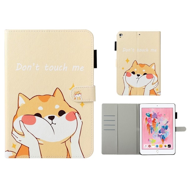 iPad (2018) / (2017) mönstrat flipfodral i läder - Söt Hund Beige