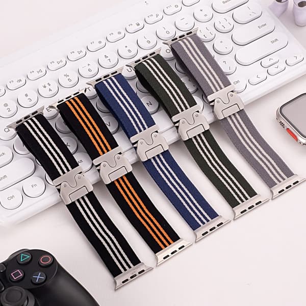 Klockarmband Apple Watch Series 41mm - 40mm - 38mm 3-Stripe Parachute Buckle Nylon Strap - Grå + Vit Silvergrå