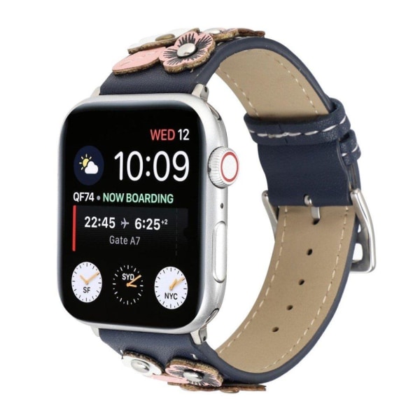 Apple Watch Series 5 44mm klockarmband i äkta läder med blomsterdekor - Mörkblå multifärg