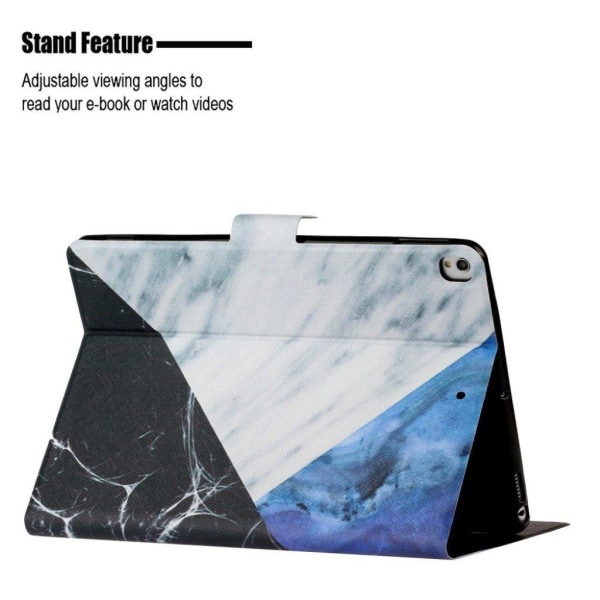 iPad 10.2 (2019) Stilfuldt mønster læder flip etui - Blå / Hvid Multicolor