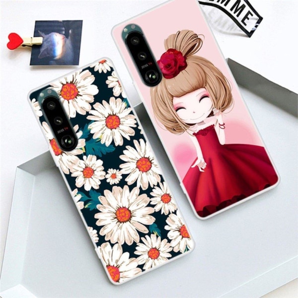 Deco Sony Xperia 5 III Suojakotelo - White Base Flower Multicolor