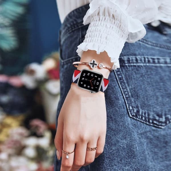 Apple Watch Series 6 / 5 40mm nylon pattern watch band - Blue / White / Red Zig-zag multifärg