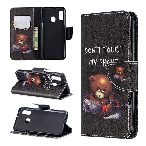 Wonderland Samsung Galaxy A20e kotelot - Ruskea Karhu ja Varoitussanat Black