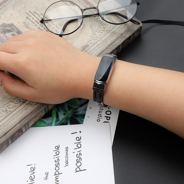 Fitbit Luxe klockarmband i äkta läder - Svart / Grå Blomma / Storlek: L multifärg