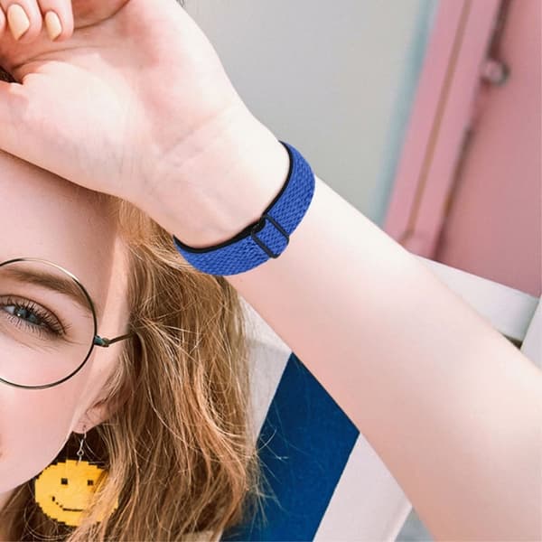 Fitbit Versa 2 / Versa Lite elastisk klokkerem med justerbar spenne - Mørkeblå Blue