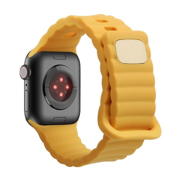 Apple Watch Series 8 (45mm) / Watch Ultra silikoneurrem med knap Yellow