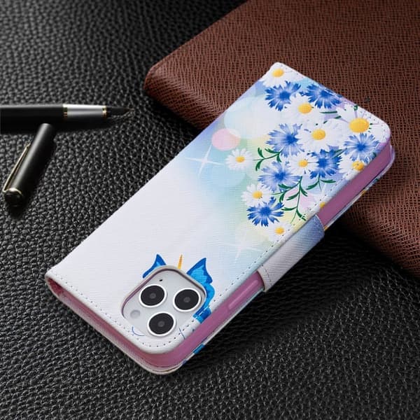 Wonderland iPhone 12 Pro / iPhone 12 flip etui - Sommerfugl Og Blomster Multicolor
