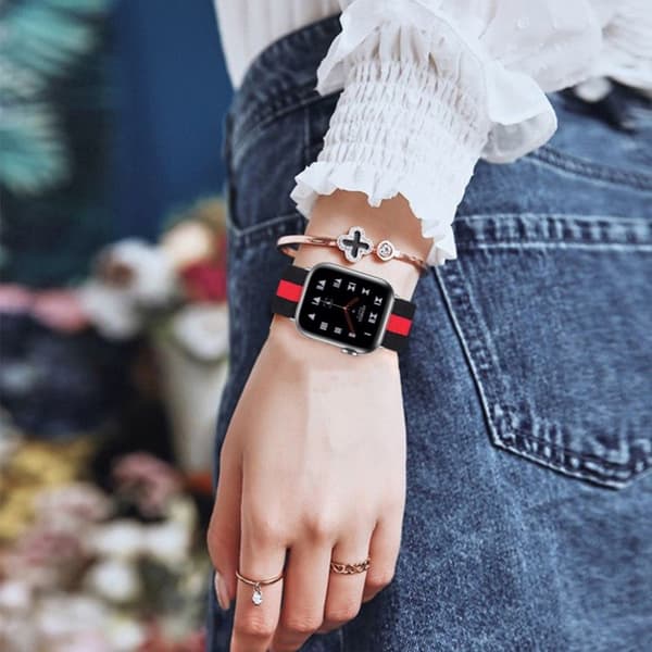 Apple Watch Series 6 / 5 40mm nylon mønster rem - rød Line in sort Red