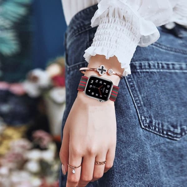 Apple Watch Series 6 / 5 44mm nylon mønster rem - grøn / rød Line Multicolor