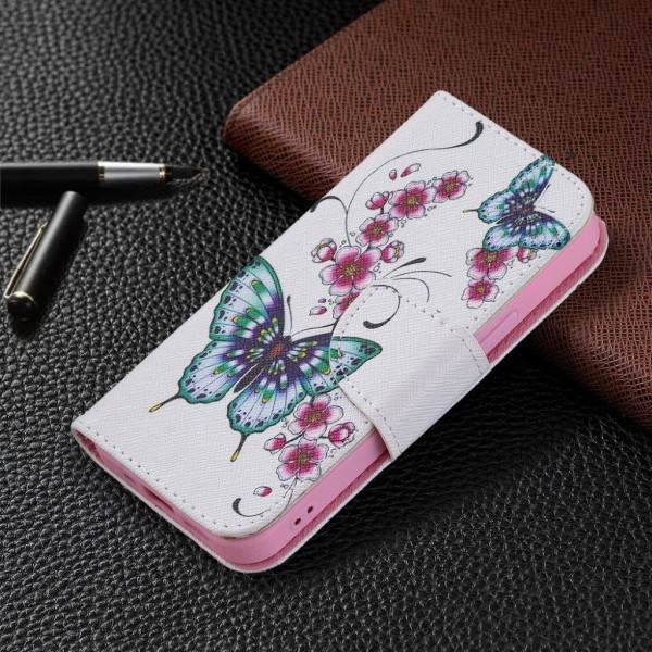 Wonderland iPhone 13 Mini flip etui - Sommerfugle Med Ferskenblomster Multicolor