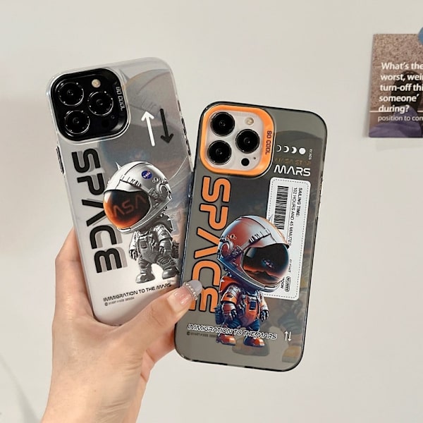 iPhone 15 Pro Max Bumpresistent and Flexible Phone Case Panda Astronaut Pattern Printing Cover - Grøn Panda Orange
