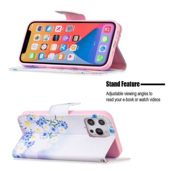 Wonderland iPhone 13 Pro Max flip etui - Sommerfugl Og Blomst Multicolor