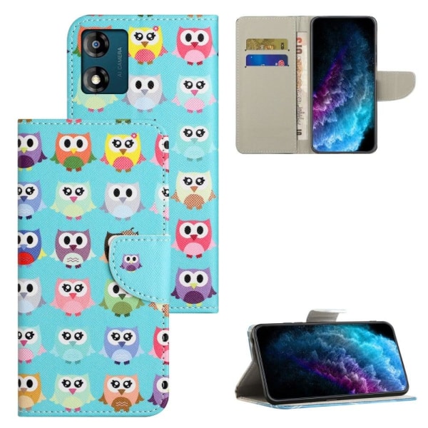 Wonderland Motorola Moto E13 Läppäkotelo - Owls Multicolor