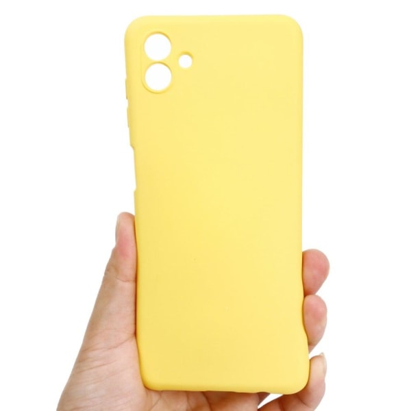 Matte Liquid silikone cover til Samsung Galaxy M13 5G - Gul Yellow