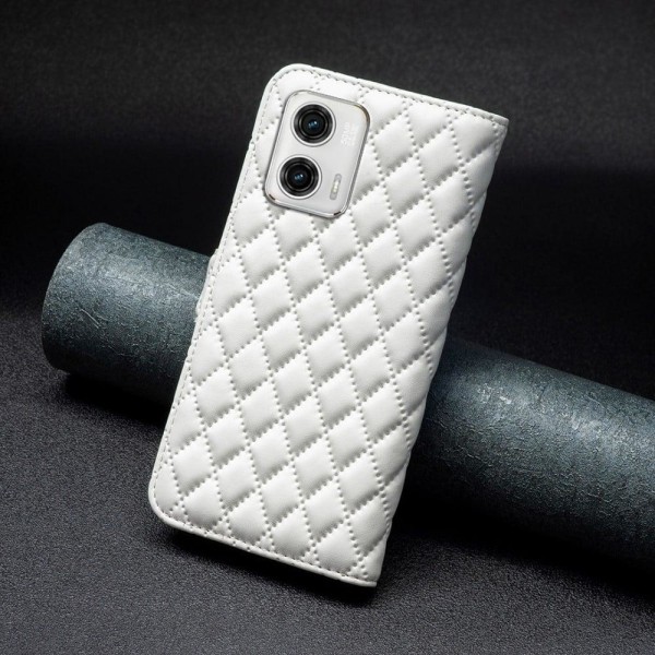 Rhombus pattern matte flip case for Motorola Moto G73 - White Vit