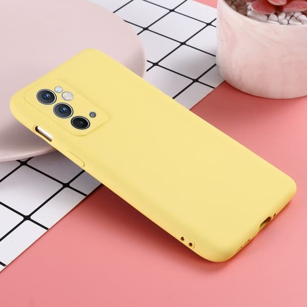 Matt flytende silikondeksel for OnePlus 9RT 5G - Gul Yellow