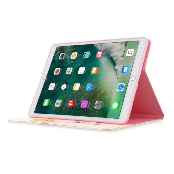 iPad 10.2 (2019) Stilfuldt mønster læder flip etui - Elefant Multicolor
