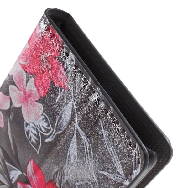 Moberg Huawei Ascend P8 Läder Fodral med Korthållare - Röd Blommor multifärg
