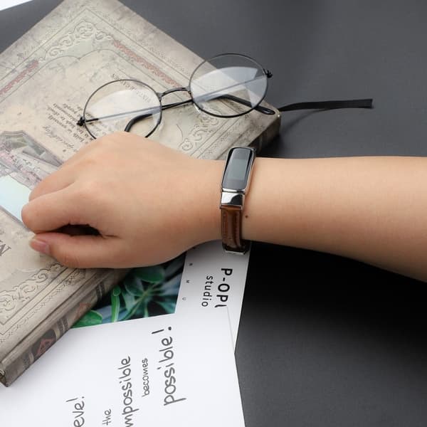 Fitbit Luxe klokkerem i ekte skinn - Brun / Størrelse: L Brown