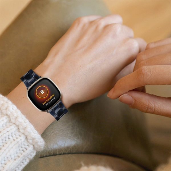 Fitbit Sense 2 / Versa 4 armband i resin-stil med metallspänne - Mörkblå Blå