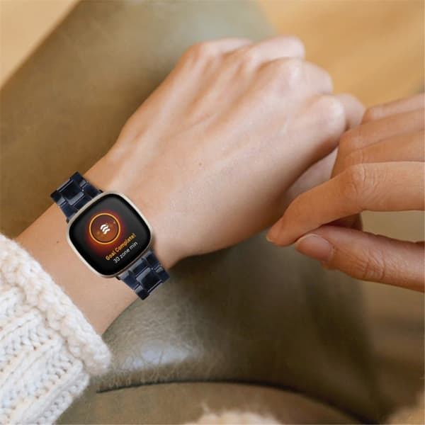 Fitbit Sense 2 / Versa 4 hartsityylinen hihna metallisoljella - Tummansininen Blue