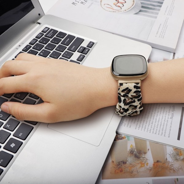 Fitbit Sense 2 / Versa 4 joustava kangaskuvioinen kellonhihna - Keltainen Leopardi Yellow