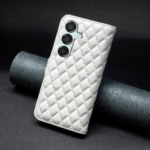 Matt Samsung Galaxy M15 fodral med rombmönster - Vit Vit