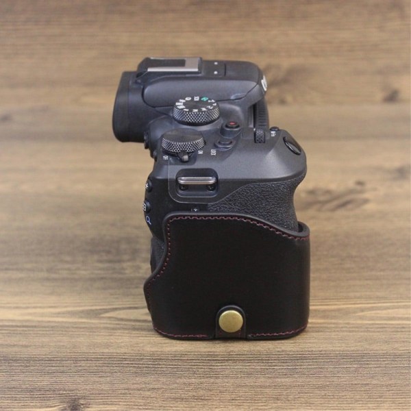Canon EOS R10 half body leather cover - Black Svart