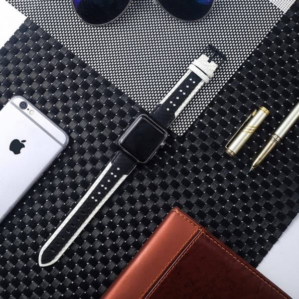 Apple Watch Series 4 40 mm armband i äkta läder - Svart / Vit multifärg