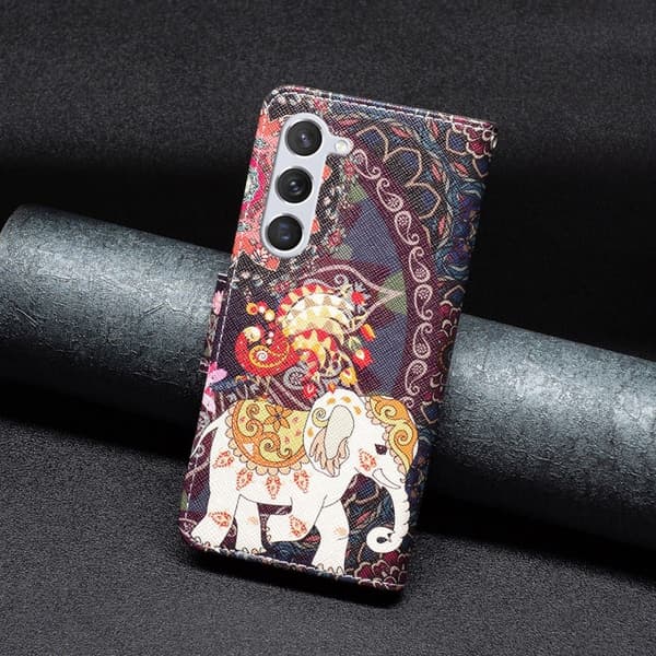 Wonderland Samsung Galaxy S24 flip-etui - Blomst Og Elefant Multicolor