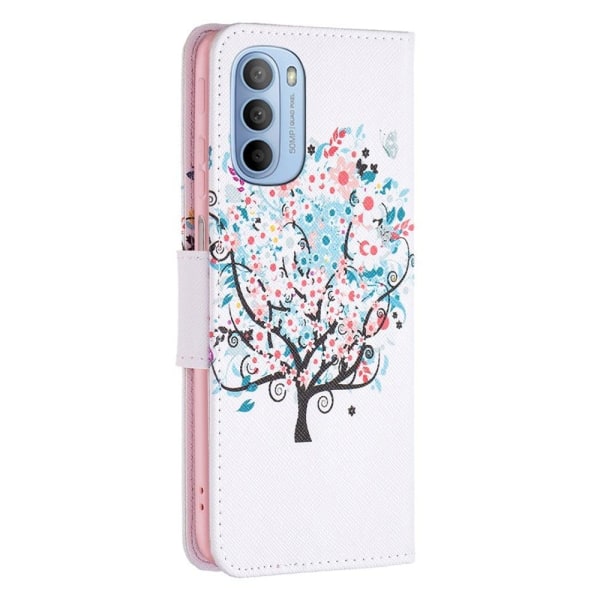 Wonderland Motorola Moto G41 / Motorola Moto G31 flip kuoret - Kukka Puu Pink