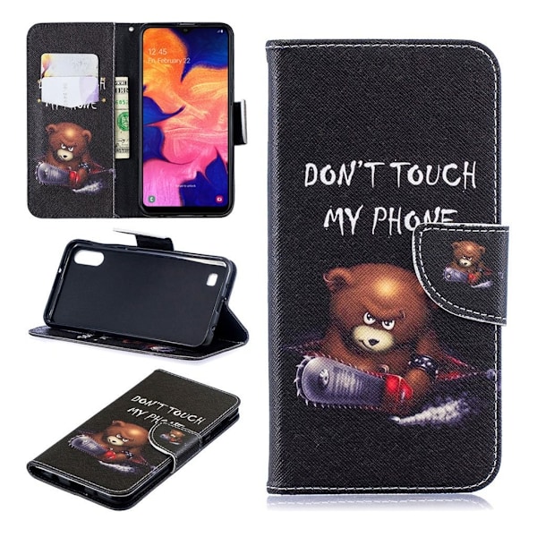 Wonderland Samsung Galaxy A10 etui - Brun Bjørn og Advarende Ord Multicolor