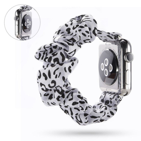 Apple Watch Series 5 40mm kangaskuvioinen kellonauha - Valkoinen Leopardi White