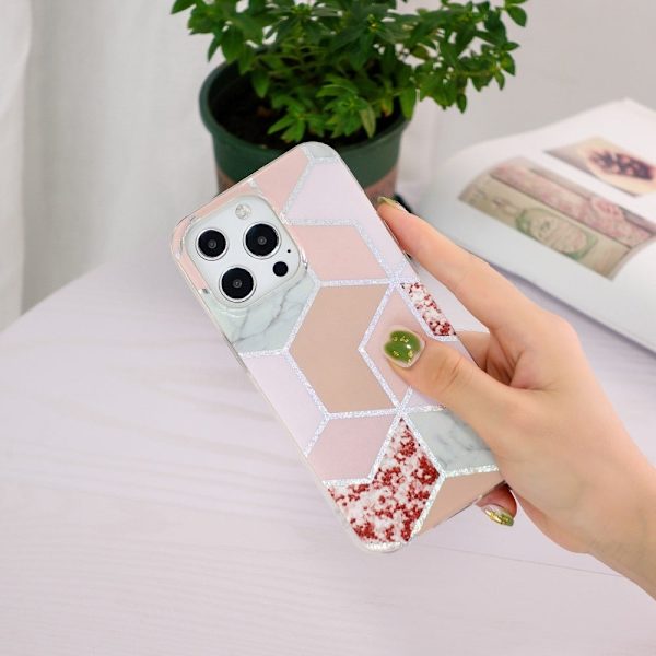 Marble iPhone 15 Pro Etui - Electroplated Pink Rhombus Pink